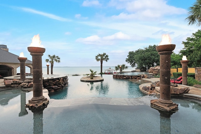 1612 S Lakeshore Dr, Rockwall, TX 75087 - view of pool featuring a pool with connected hot tub
