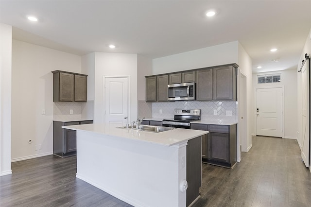 397 War Emblem Ln, Waxahachie, TX 75165 - kitchen with stainless steel appliances, a sink, dark wood-style floors, backsplash, and recessed lighting