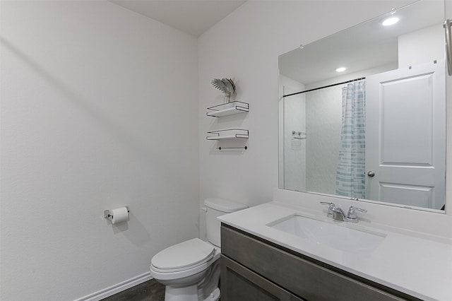 397 War Emblem Ln, Waxahachie, TX 75165 - full bath featuring toilet, baseboards, vanity, curtained shower, and wood finished floors