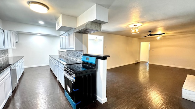 3315 Cedarcroft Ln, Dallas, TX 75233 - kitchen with electric stove, dark countertops, decorative backsplash, and baseboards