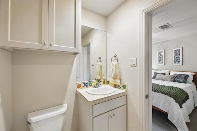261 Casa Blanca Ave, Fort Worth, TX 76107 - half bath with toilet and vanity