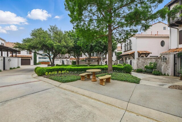 261 Casa Blanca Ave, Fort Worth, TX 76107 - view of property's community with a residential view