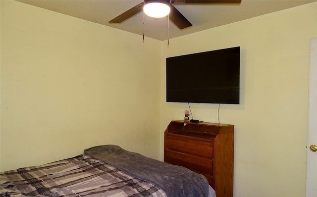 212 E Kearney St, Mesquite, TX 75149 - bedroom with ceiling fan