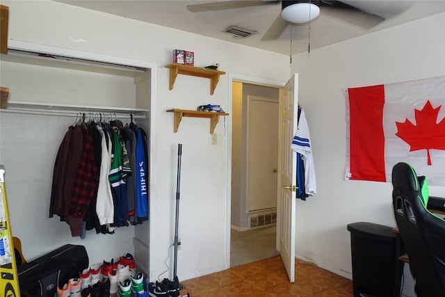 212 E Kearney St, Mesquite, TX 75149 - bedroom featuring a ceiling fan and a closet