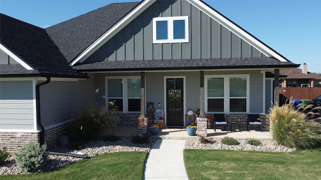 10116 T Bury Ln, Waco, TX 76708 - craftsman-style home featuring board and batten siding, a front yard, and covered porch