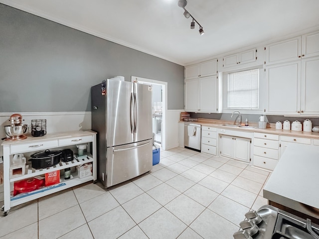 1530 W 5th Ave, Corsicana, TX 75110 - kitchen with appliances with stainless steel finishes, a sink, light countertops, white cabinets, and crown molding