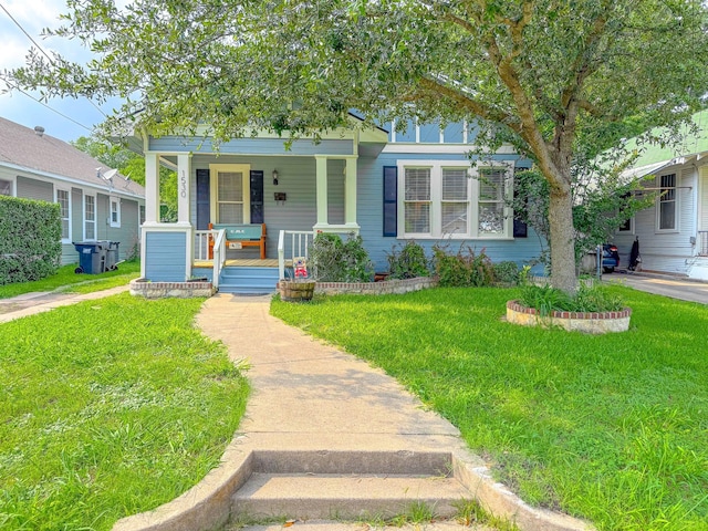 1530 W 5th Ave, Corsicana, TX 75110 - bungalow-style house with covered porch and a front lawn
