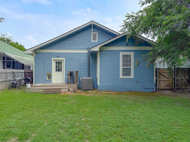 1530 W 5th Ave, Corsicana, TX 75110 - rear view of house featuring central AC and a gate