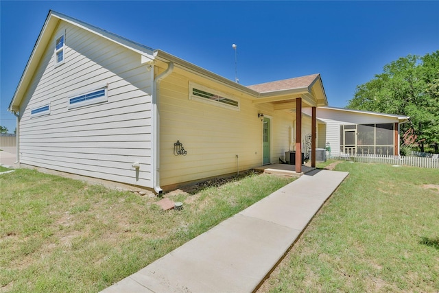 6495 Smoky Hill Ct, Granbury, TX 76049 - view of property exterior with a sunroom and a lawn