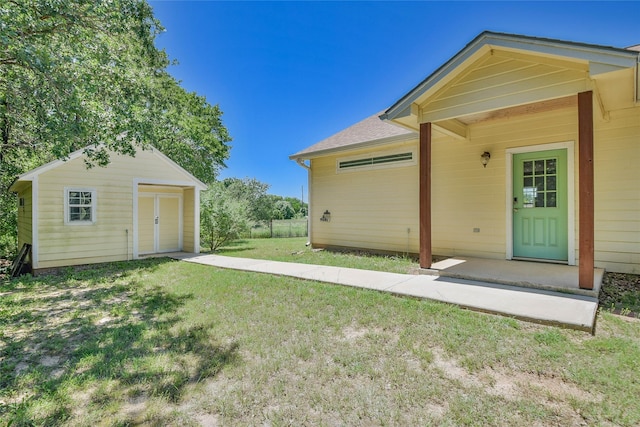 6495 Smoky Hill Ct, Granbury, TX 76049 - doorway to property featuring a yard