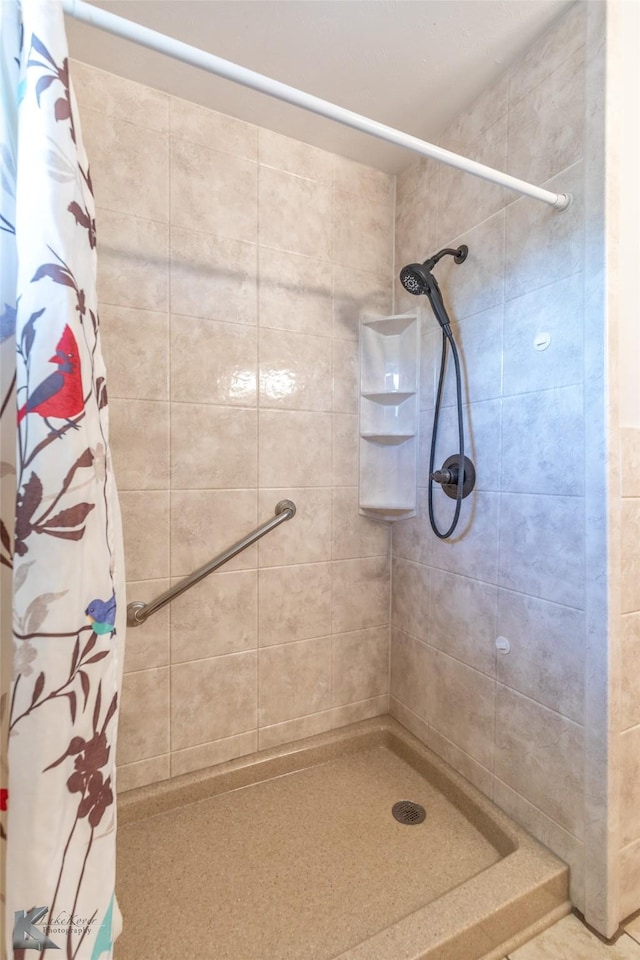 1602 Westwood Dr, Abilene, TX 79603 - full bathroom featuring a tile shower