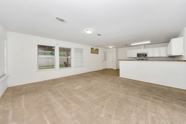 6021 Lucas Ct, Fort Worth, TX 76119 - unfurnished living room with light carpet