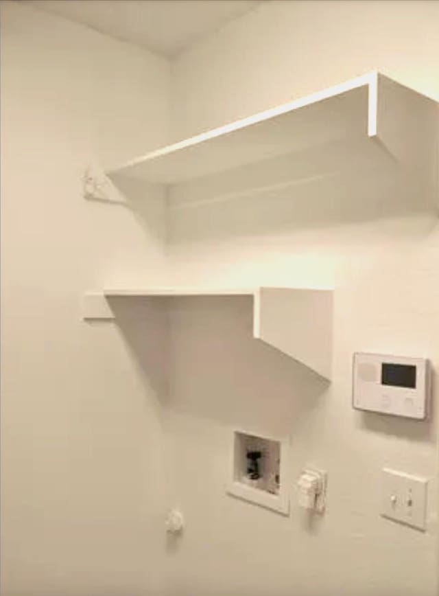 4600 Parkview Ln, Fort Worth, TX 76137 - laundry room with washer hookup and gas dryer hookup