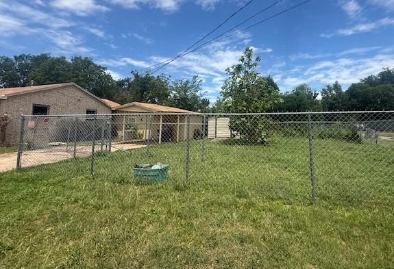1302 Main St, Waco, TX 76704 - view of yard