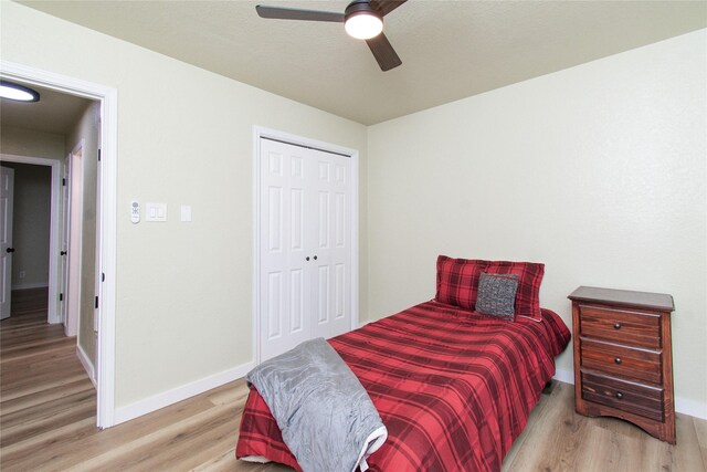 3918 Trinity Dr, Temple, TX 76504 - bedroom featuring wood finished floors, baseboards, a closet, and a ceiling fan