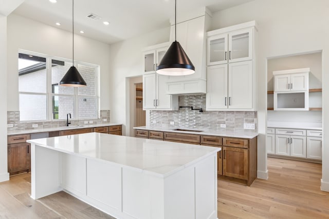1324 Streetman Rd, Royse City, TX 75189 - kitchen with cooktop, tasteful backsplash, light wood-style flooring, recessed lighting, and a sink