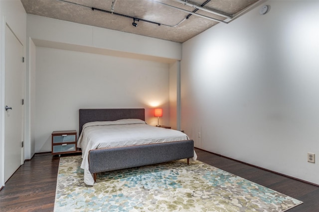 2011 Cedar Springs Rd Unit 106, Dallas, TX 75201 - bedroom with wood finished floors