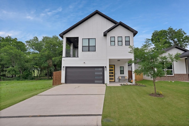 404 Bobbie St, Dallas, TX 75203 - contemporary house featuring board and batten siding, a garage, concrete driveway, and a front lawn