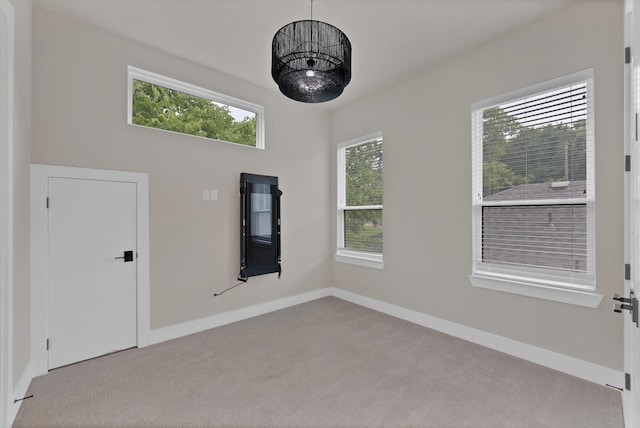 404 Bobbie St, Dallas, TX 75203 - carpeted foyer with baseboards