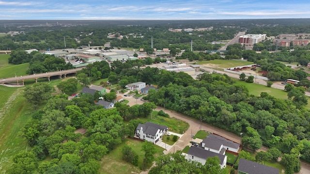 404 Bobbie St, Dallas, TX 75203 - aerial view of property and surrounding area featuring a tree filled landscape