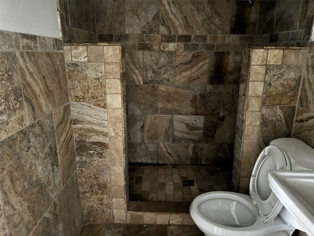 2958 Russell Ave, Abilene, TX 79605 - full bath with a tile shower, toilet, tile walls, and a sink