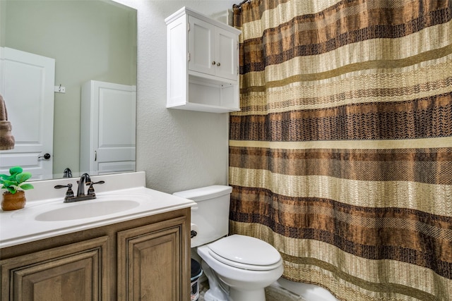 921 Yarwood Way, Burleson, TX 76028 - full bath featuring toilet, vanity, a textured wall, and a shower with curtain