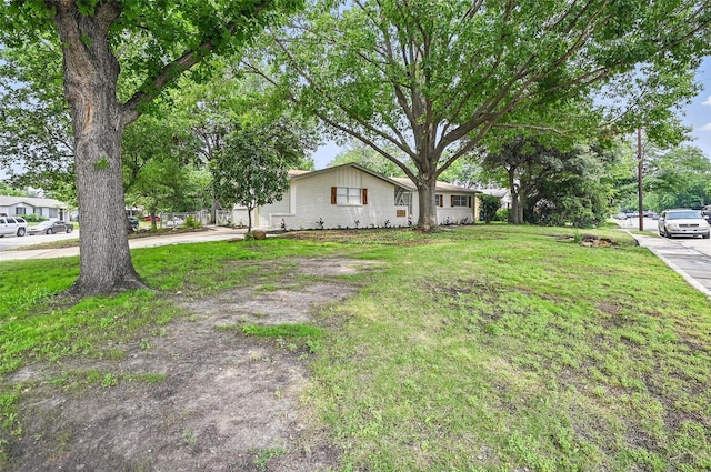 3651 Cindy Dr, Fort Worth, TX 76111 - view of front facade featuring a front yard and driveway