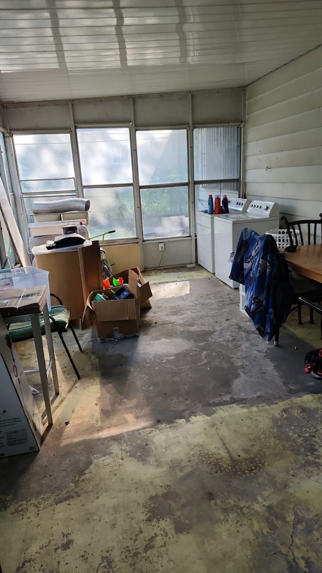 5612 Wainwright Dr, Fort Worth, TX 76112 - sunroom with independent washer and dryer