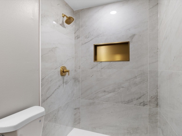1013 Nueva Tierra St, Grand Prairie, TX 75052 - full bath with tiled shower and toilet