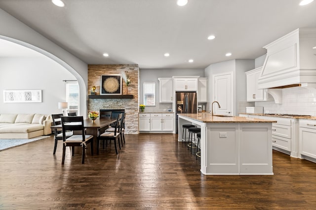 1020 Highpoint Way, Roanoke, TX 76262 - kitchen featuring a sink, open floor plan, a stone fireplace, backsplash, and stainless steel appliances