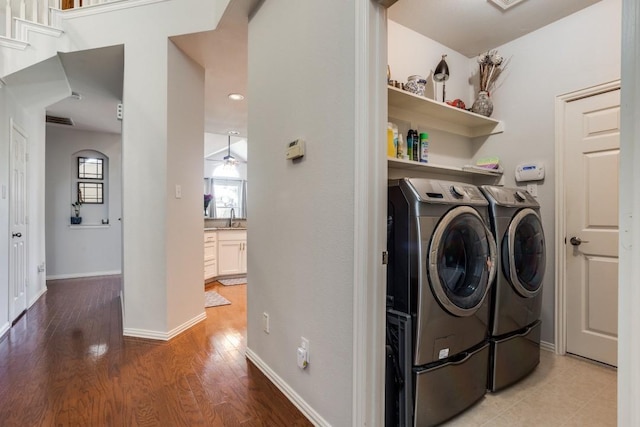 431 Lakefield Dr, Murphy, TX 75094 - washroom featuring separate washer and dryer, light wood finished floors, baseboards, and ceiling fan