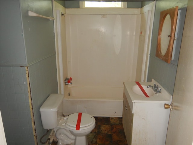 7519 Henderson Gin Rd, Shreveport, LA 71107 - full bath with vanity, toilet, and bathing tub / shower combination
