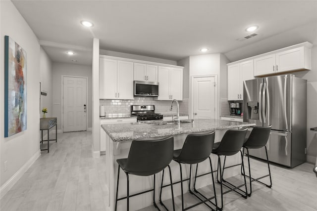 3409 Melrose Ct, Wylie, TX 75098 - kitchen with appliances with stainless steel finishes, a sink, tasteful backsplash, light wood finished floors, and recessed lighting