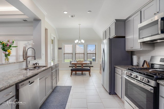 606 Labarre Ln, Bossier City, LA 71111 - kitchen featuring stainless steel appliances, a sink, gray cabinetry, a chandelier, and tasteful backsplash