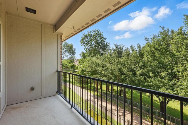 2812 Cedar Elm Dr, Carrollton, TX 75010 - view of balcony
