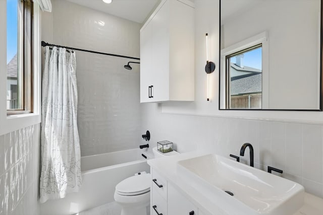 5913 Preston Way, Colleyville, TX 76034 - bathroom featuring toilet, shower / tub combo with curtain, and vanity