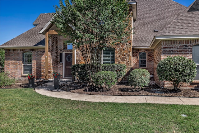 125 Wood Bend Ct, Weatherford, TX 76087 - view of front facade with roof with shingles, brick siding, and a front lawn