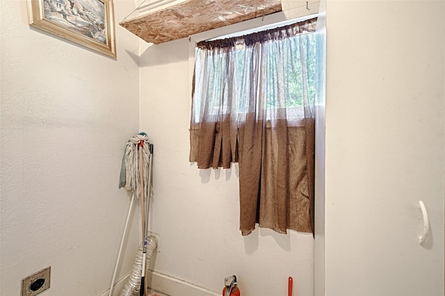 1705 Savoy St, Dallas, TX 75224 - view of bathroom
