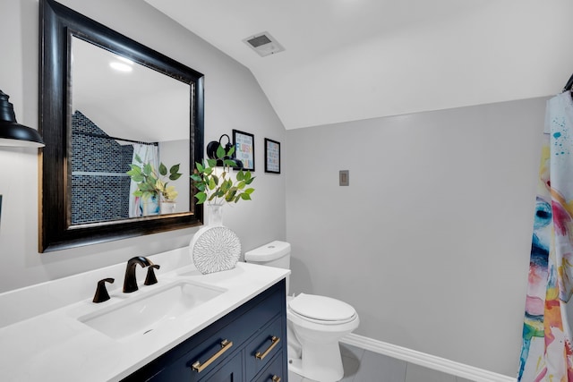 1015 S Lowrance Rd, Pecan Hill, TX 75154 - full bath featuring vaulted ceiling, vanity, toilet, tile patterned flooring, and curtained shower