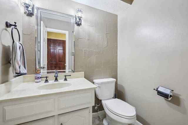 906 Greenbriar Ln, Duncanville, TX 75137 - half bath featuring toilet, vanity, and baseboards