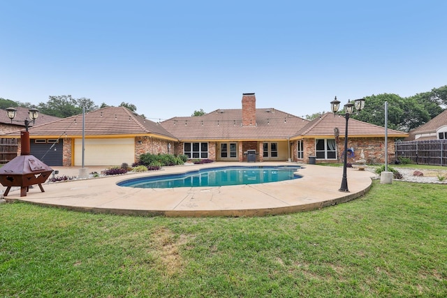 906 Greenbriar Ln, Duncanville, TX 75137 - view of swimming pool with a patio area and grilling area