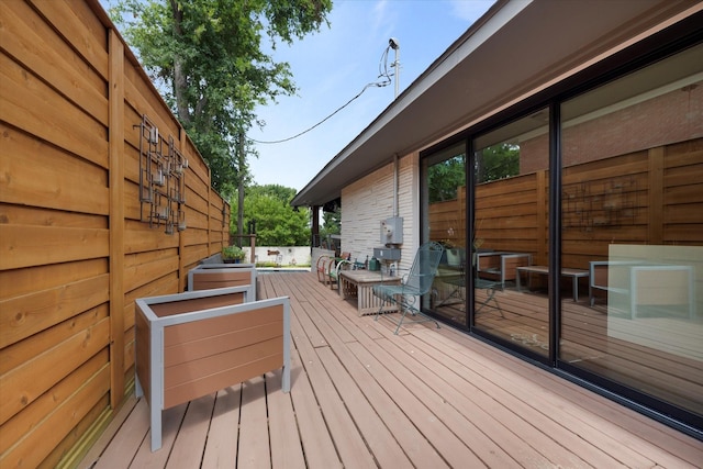 133 Lakeridge Dr, Dallas, TX 75218 - view of wooden deck