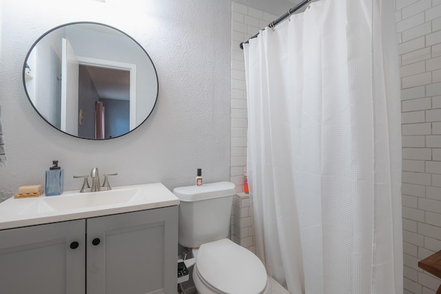 1903 Spies Springs Ct, Arlington, TX 76006 - full bath with toilet, vanity, and a shower with curtain