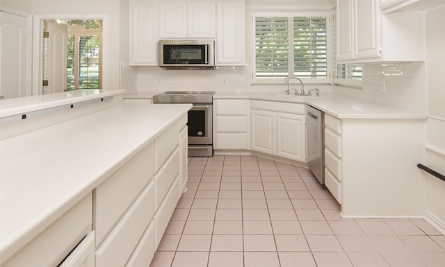 332 Diamond Oaks Dr, Hudson Oaks, TX 76087 - kitchen featuring appliances with stainless steel finishes, a sink, decorative backsplash, and white cabinets