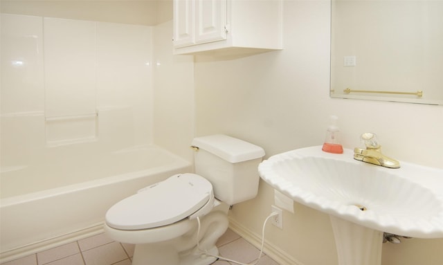 332 Diamond Oaks Dr, Hudson Oaks, TX 76087 - full bathroom featuring toilet, tile patterned floors, shower / washtub combination, and baseboards