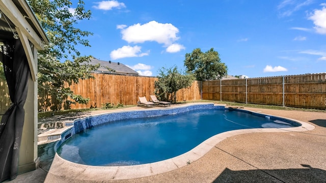 5709 Courtney Cir, Haltom City, TX 76137 - view of swimming pool featuring a fenced backyard and a patio area