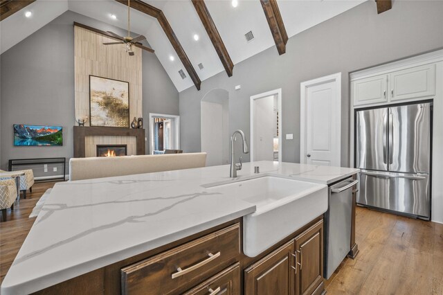 6286 Brentway Rd, Frisco, TX 75034 - kitchen with stainless steel appliances, open floor plan, a sink, ceiling fan, and light stone countertops