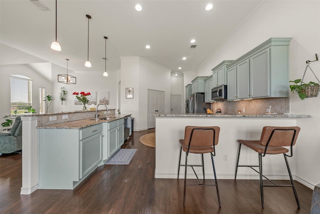 4756 Old Lorena Rd, Lorena, TX 76655 - kitchen featuring appliances with stainless steel finishes, a sink, a kitchen breakfast bar, a peninsula, and recessed lighting