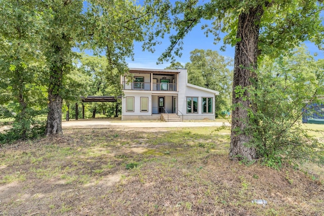 815 N Seven Points Dr, Kemp, TX 75143 - view of front of house with a balcony and an attached carport