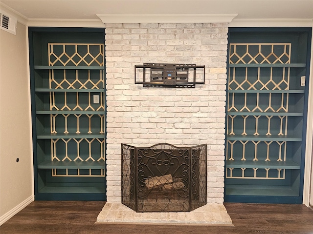 530 Parkview Ln, Richardson, TX 75080 - detailed view of wood finished floors, baseboards, crown molding, and a fireplace